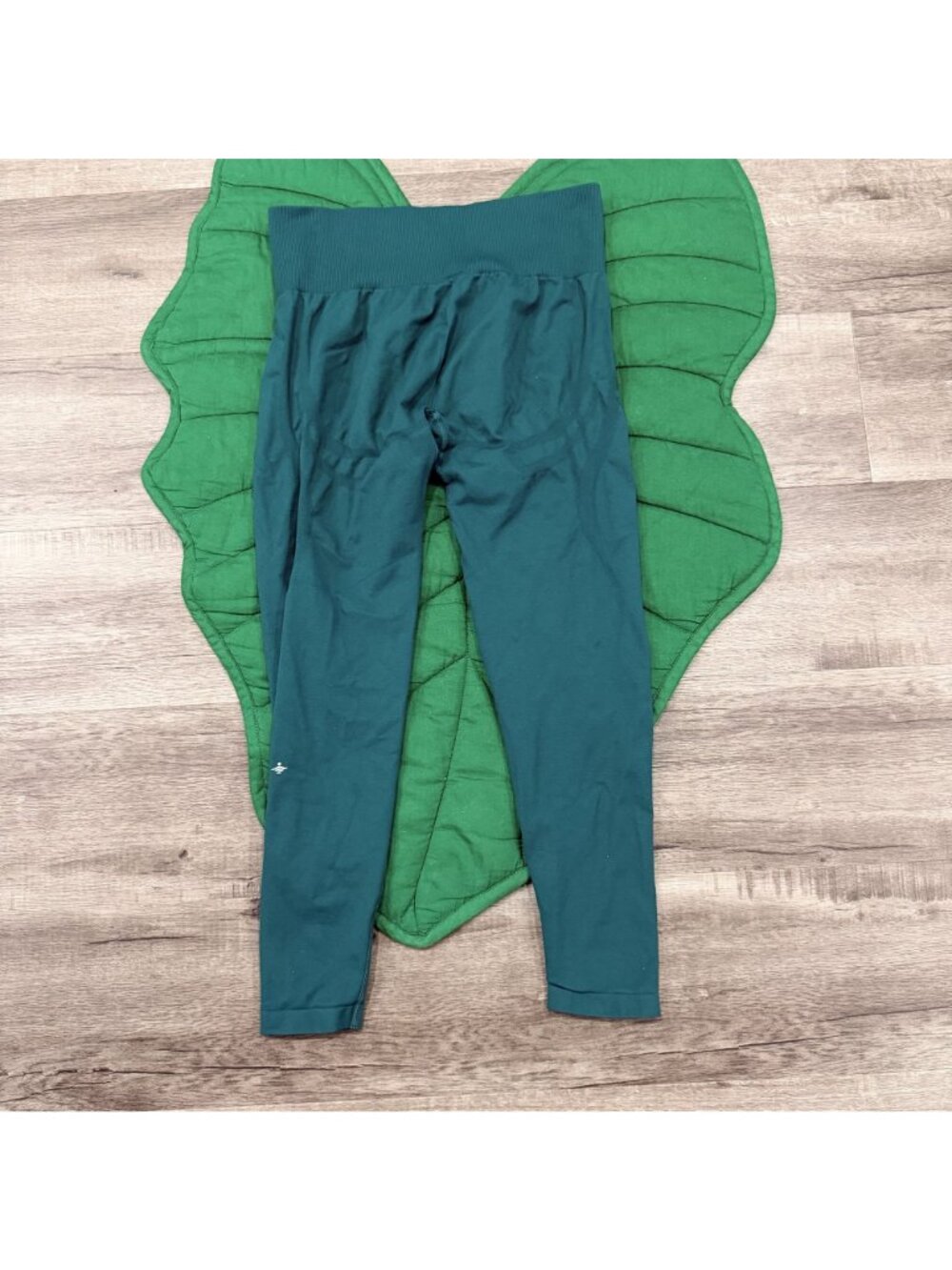 Halara Womens Medium Green Oneform Seamless Flow Mid Rise Tummy Control Leggings View 2